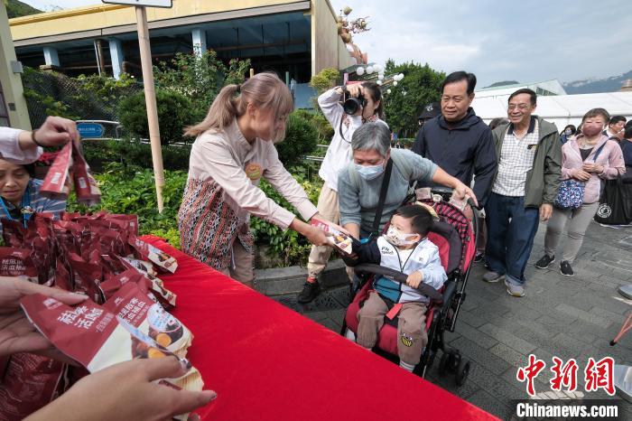 香港海洋公园为大熊猫龙凤胎宝宝举行“百日庆”活动  -图3