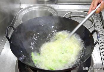 大厨分享干煸四季豆的做法和技巧，就一招，无毒不夹生，香辣清脆  -图5