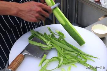 丝瓜作为夏季时令菜、和番茄绝配，维c含量高，简单一炒营养美味  -图3