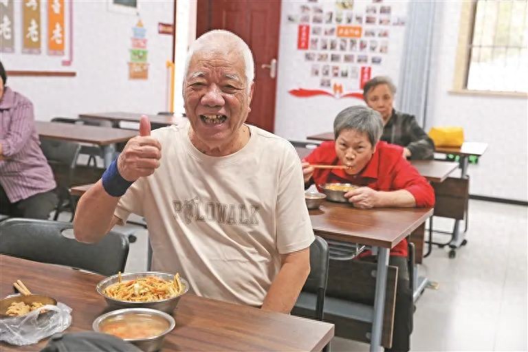 蕉城：“一餐热饭”托起“幸福晚年”  