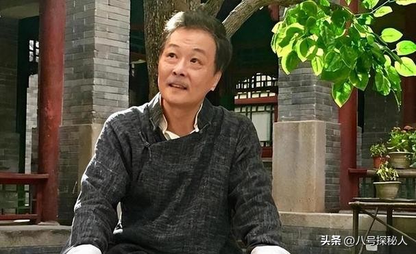 他一走就是20年，让妻子独守16年空房，现如今把宠物狗当孩子养  -图18